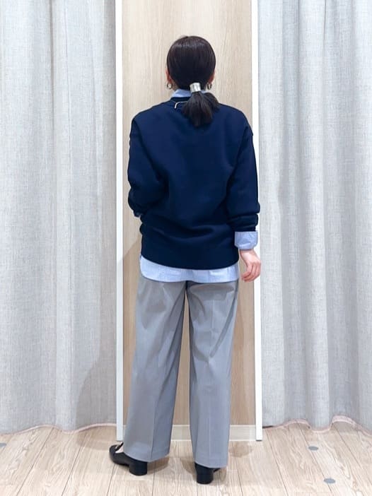 naoさんの「grove｜ラフさときれいめを両立する、大人のスウェットライクVネックニット」を使ったコーディネート