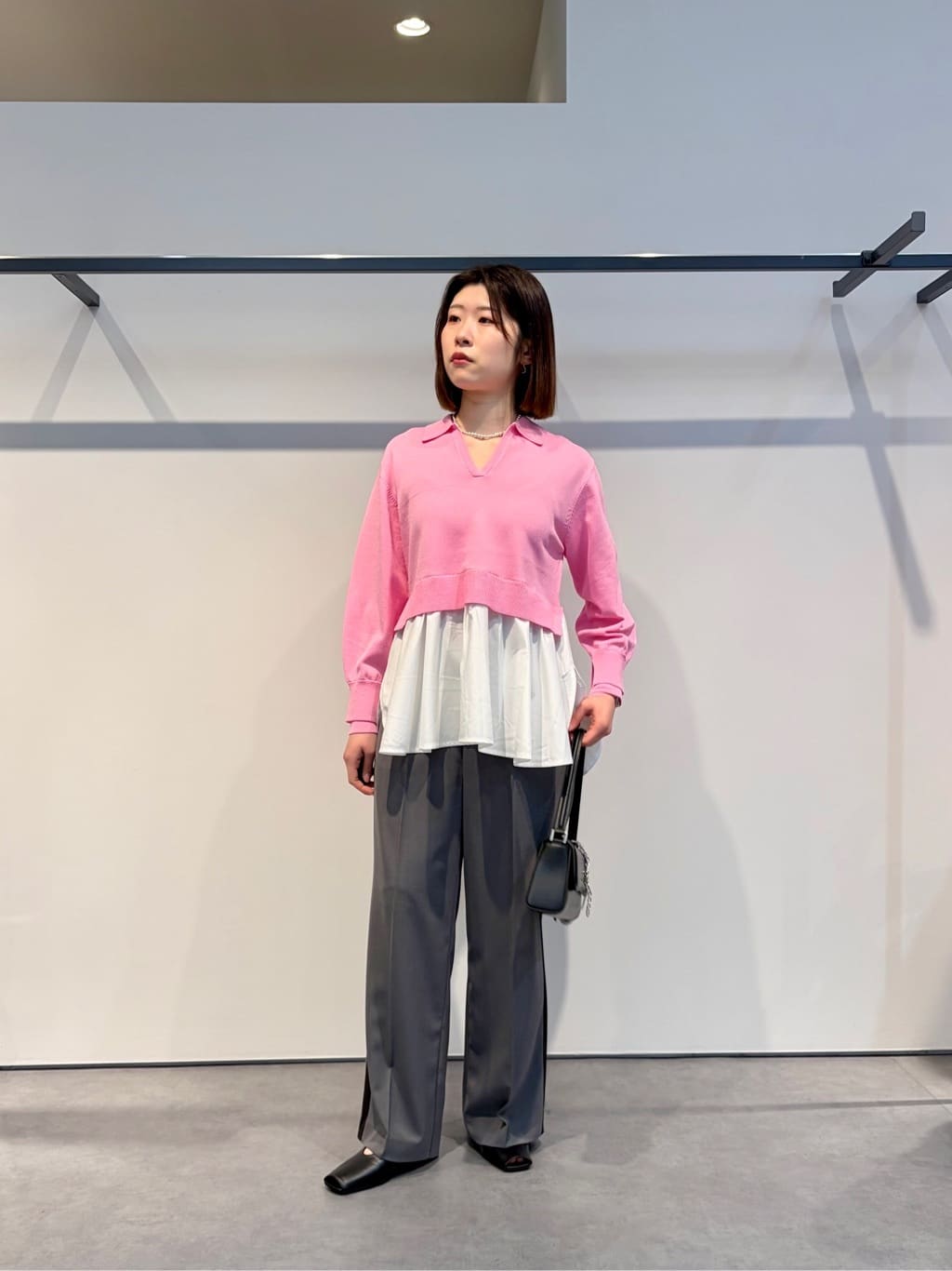 amiさんの「INDIVI｜ペプラムドッキングニット」を使ったコーディネート