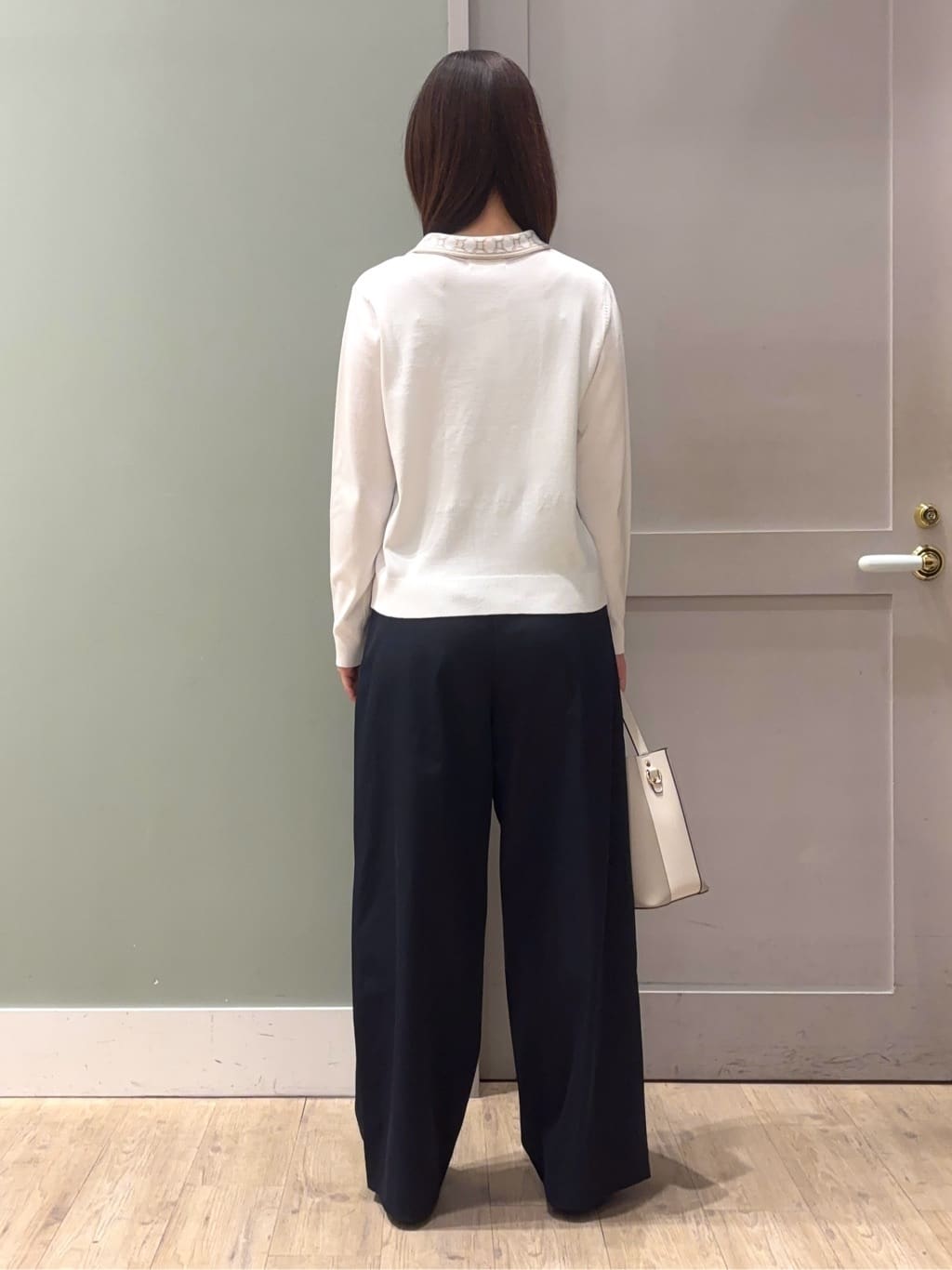 しばみさんの「grove｜ディテールで差がつく　大人のスカーフ柄ボウタイニット」を使ったコーディネート