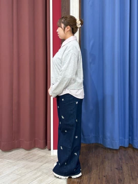 SAKUさんの「SHOO･LA･RUE｜【洗濯機可】1枚でサマ見え シャツレイヤード風 スウェット」を使ったコーディネート