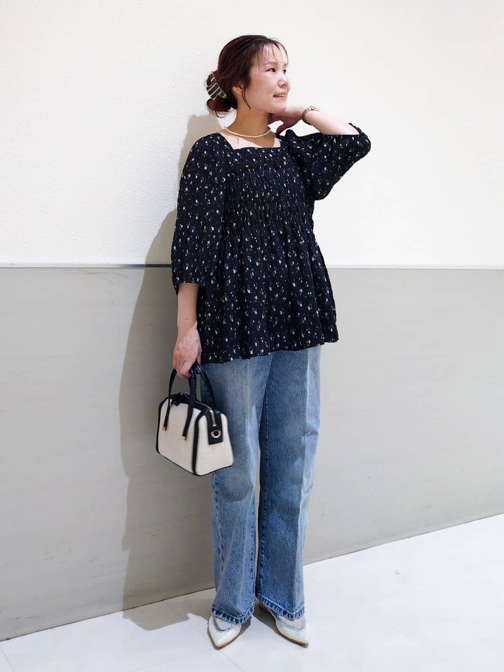 maruさんの「THE SHOP TK｜【ウエスト調節可能ですっきり見え】フーデットブルゾン/洗える」を使ったコーディネート