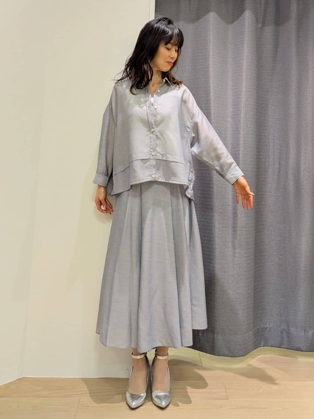 miiさんの「INDIVI｜【接触冷感／洗える／2WAY】ドロスト付 シアーシャンブレーシャツ」を使ったコーディネート