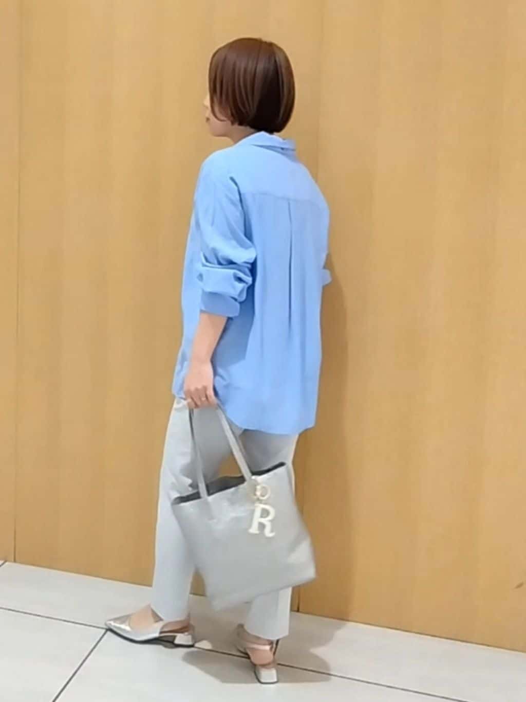 s u g iさんの「UNTITLED｜【接触冷感/洗える/後ろウエストゴム】オックステーパードパンツ」を使ったコーディネート
