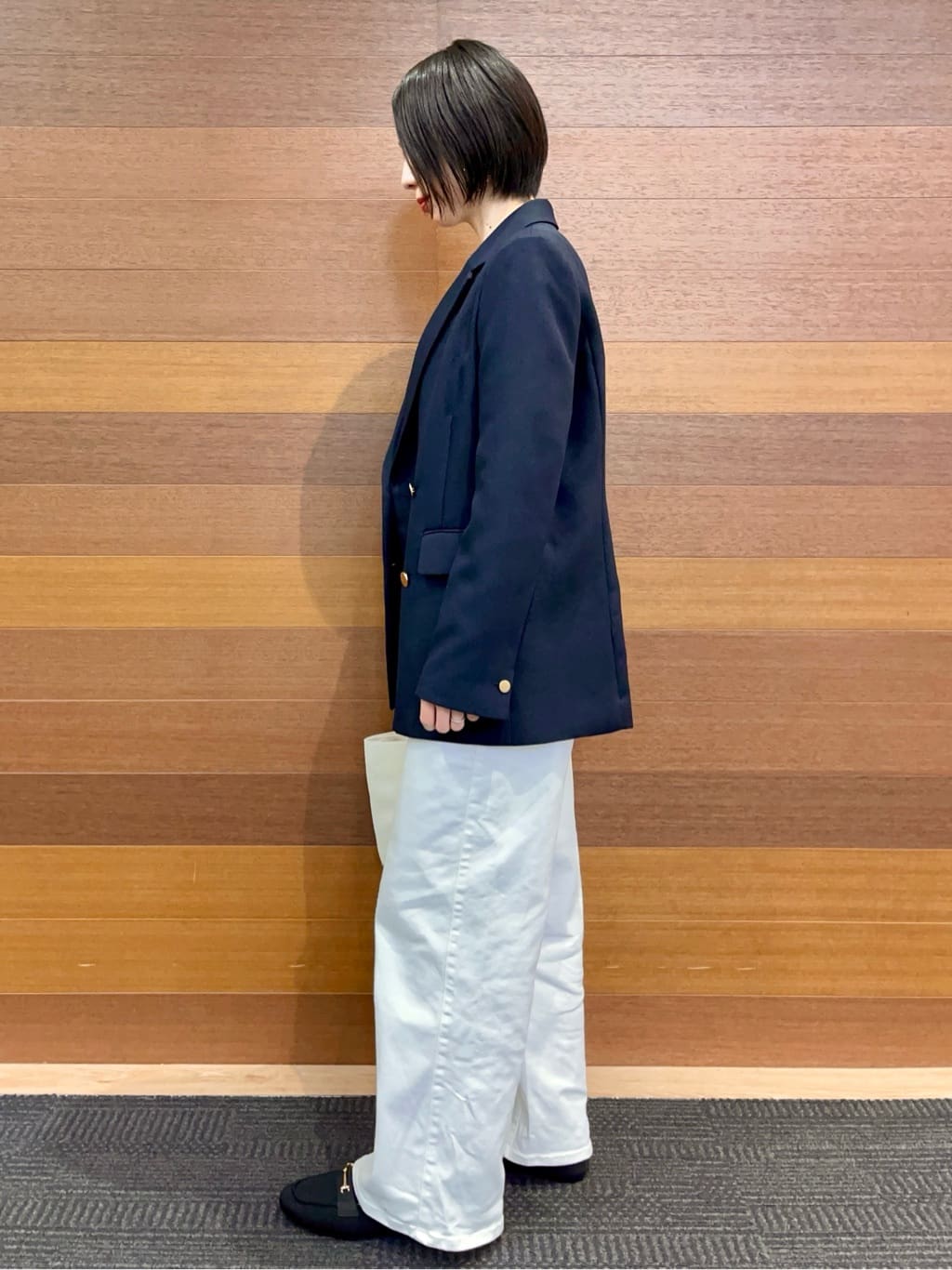 umiさんの「OPAQUE.CLIP｜金ボタン使いリラクシーニット【洗濯機OK】」を使ったコーディネート