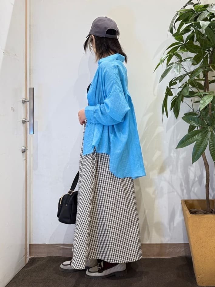 misakiさんの「SHOO･LA･RUE｜【体型カバー】ふんわり質感 やわらかこなれシアーシャツ」を使ったコーディネート