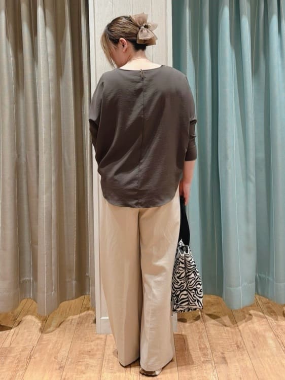 HANAさんの「SHOO･LA･RUE｜【着丈選べる/S-LL】センタープレスできちんと見え イージーワイドパンツ」を使ったコーディネート