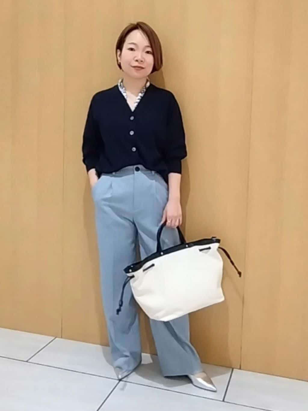 s u g iさんの「UNTITLED｜【セットアップ可/洗える】シアーVネックカーディガン」を使ったコーディネート