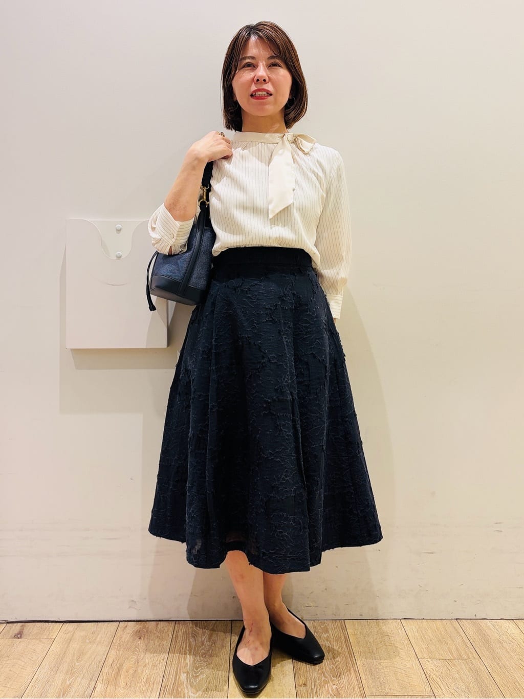 YUKOさんの「index｜アシメボウタイブラウス【洗濯機OK／イージーアイロン】」を使ったコーディネート