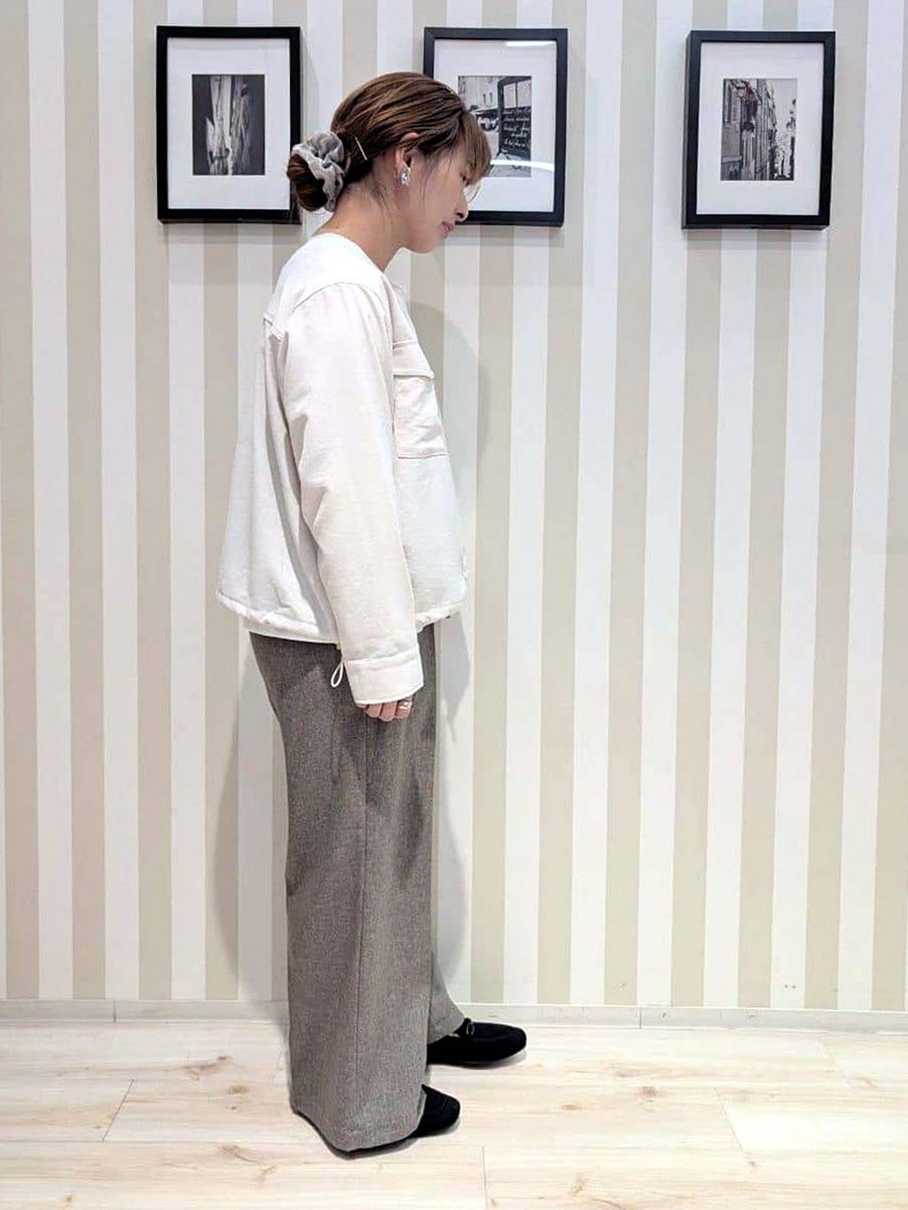 otaさんの「SHOO･LA･RUE｜【UV/抗菌防臭/洗濯機可】小さめロゴの大人スムースロンT」を使ったコーディネート