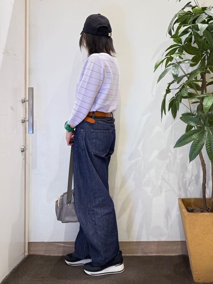 misakiさんの「SHOO･LA･RUE｜【SHOO・LA・RUE DENIM/高レビュー】ゆるっと決まる こなれカーブデニムパンツ」を使ったコーディネート