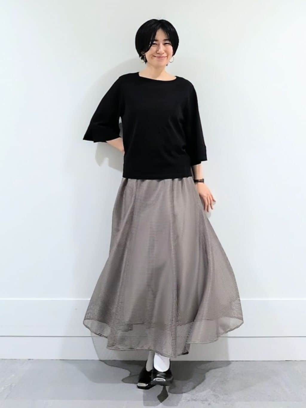 ミズタさんの「UNTITLED｜【洗える/清涼感】袖スリットニットプルオーバー」を使ったコーディネート