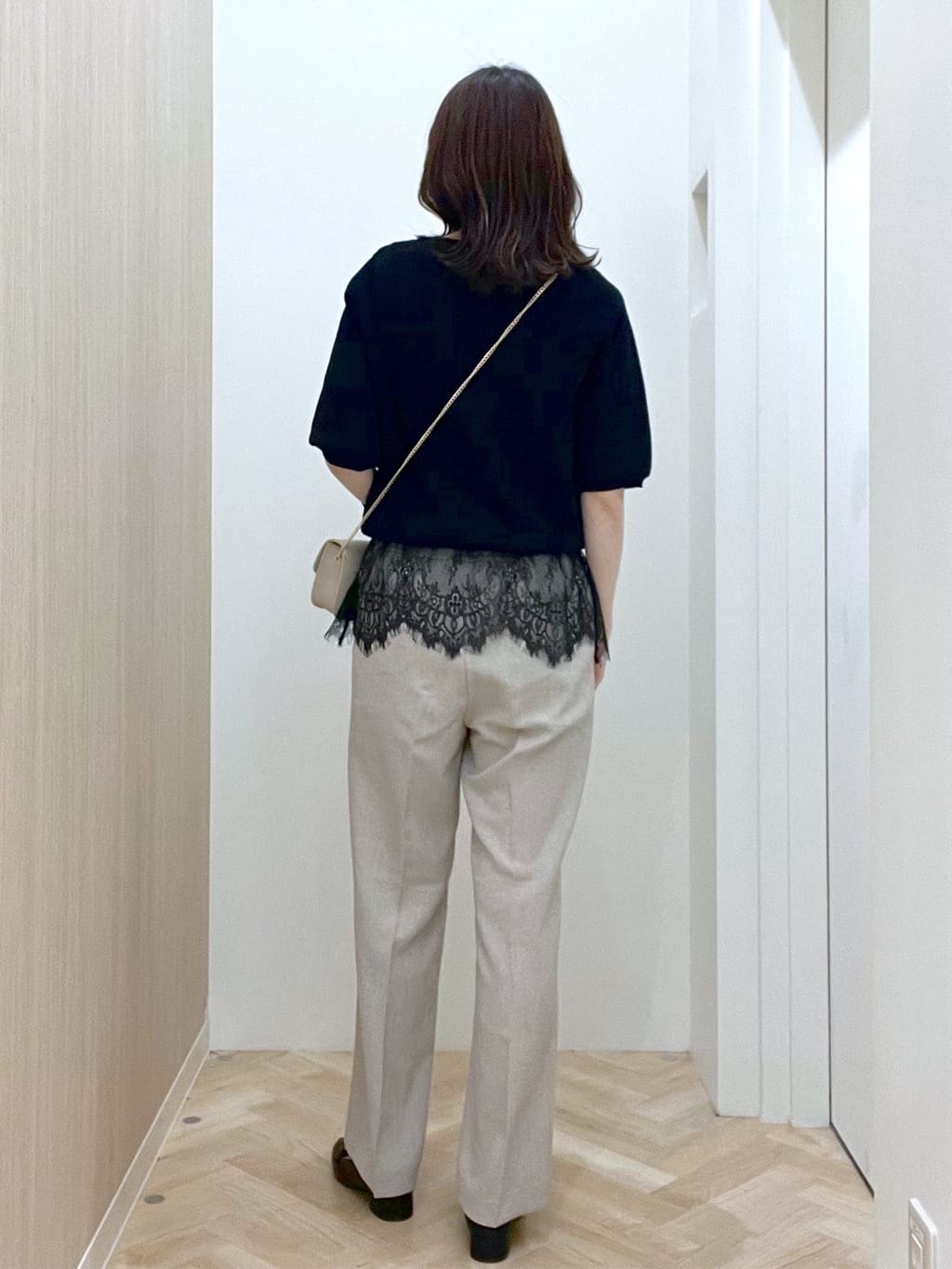  おまつさんの「grove｜【シリーズ累計36万枚/UVカット・ひんやり・洗濯機OK】やわらかドライタッチ 五分袖クルーネックニ」を使ったコーディネート