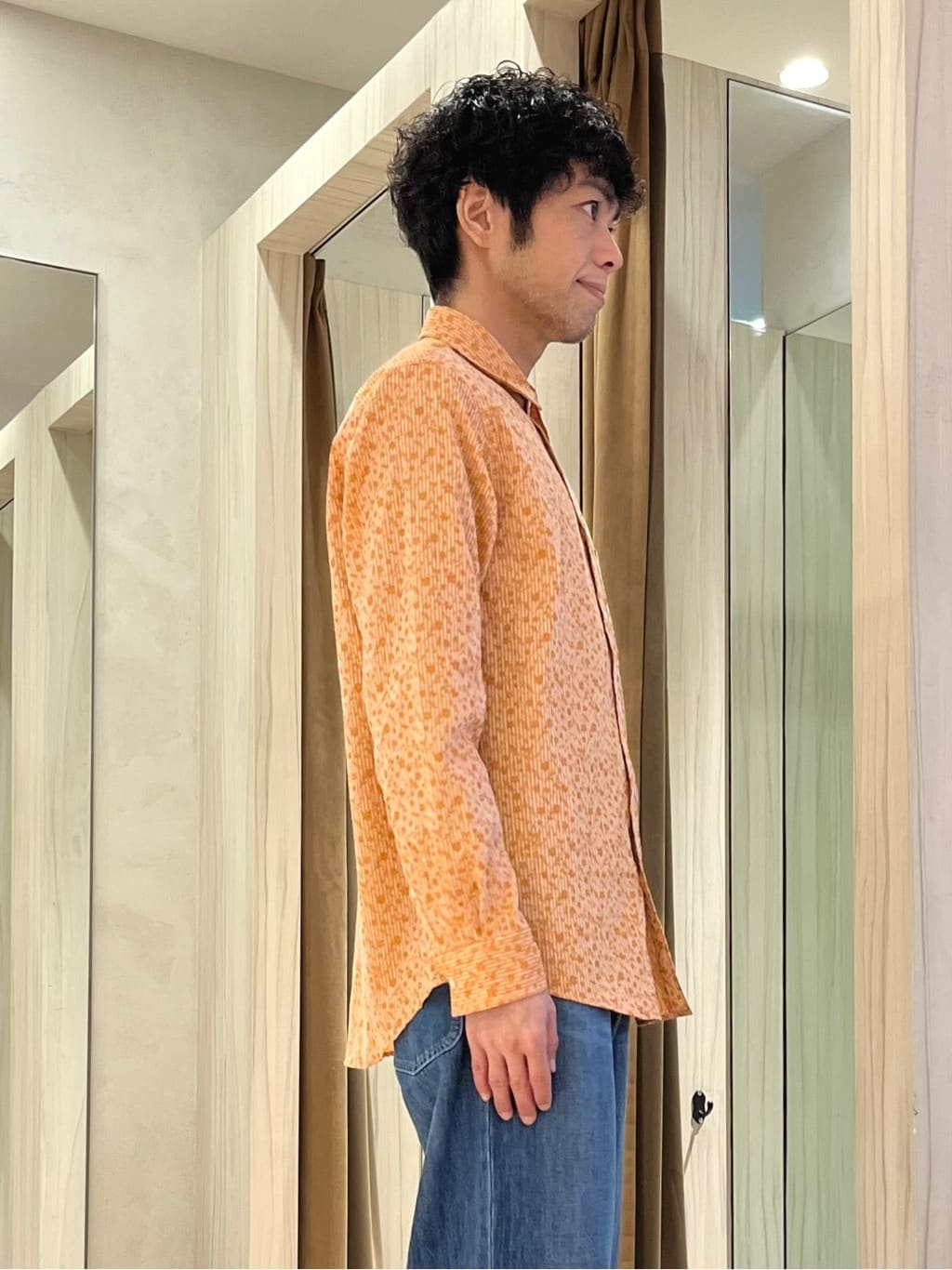 URAさんの「TAKEO KIKUCHI｜【洗える】カラースプリングニット」を使ったコーディネート