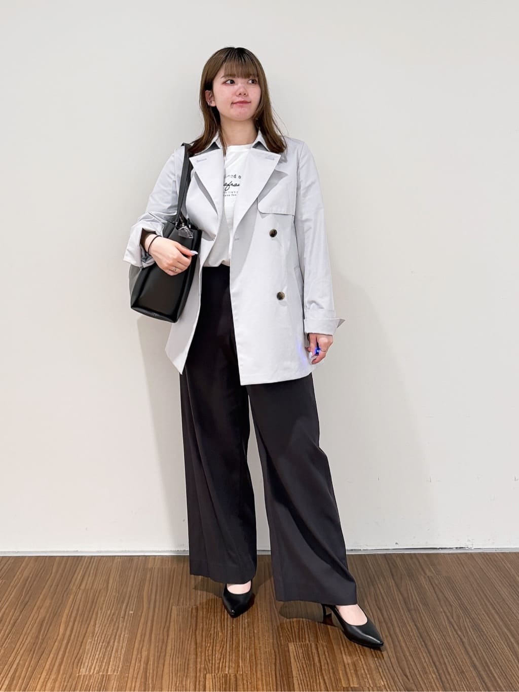 emikaさんの「INDIVI｜【花粉付着防止／撥水／UVケア】名品トレンチコート」を使ったコーディネート
