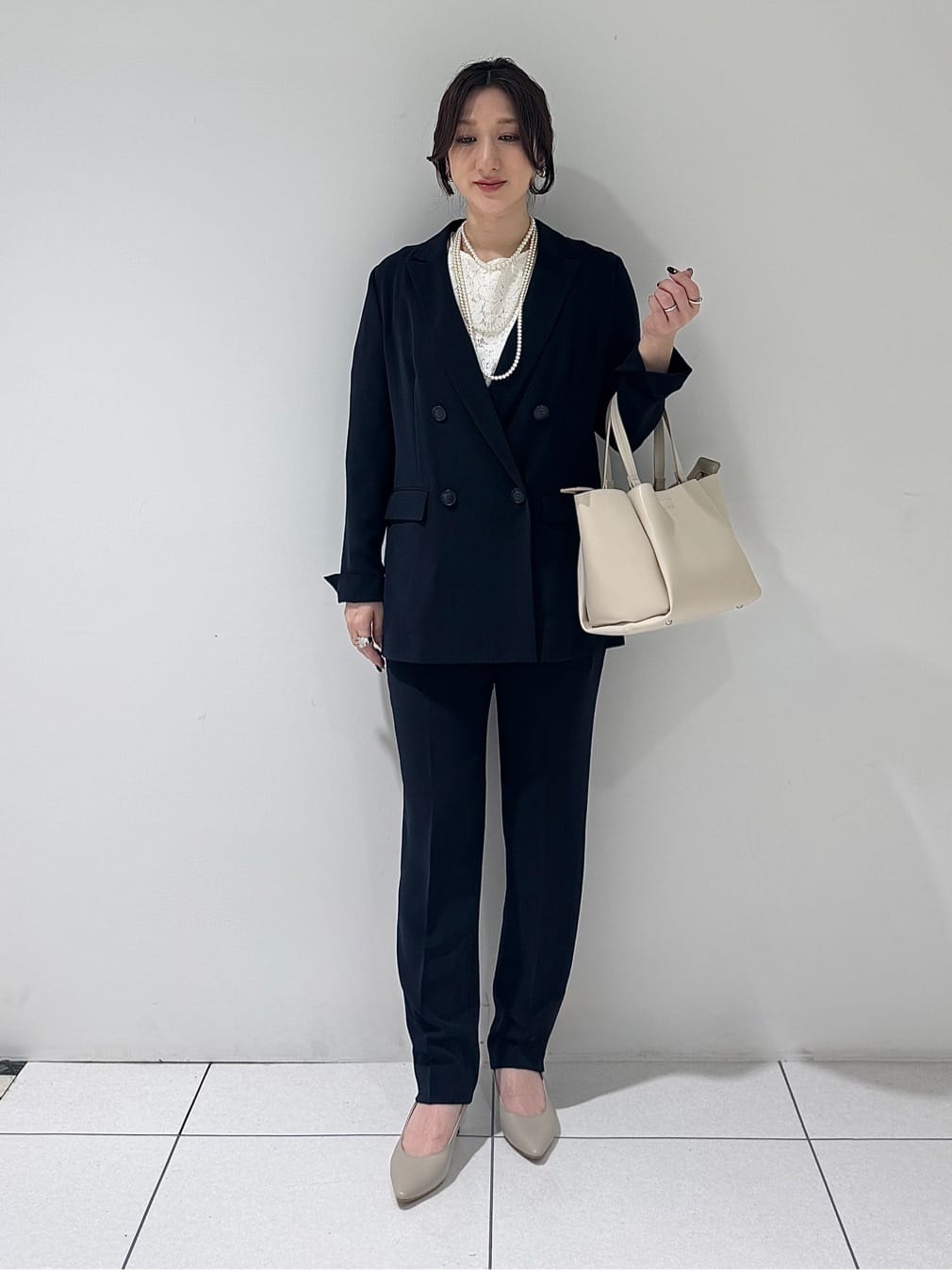 そんさんの「INDIVI｜【洗える／多機能／SETUP可】着る日傘ダブルジャケット」を使ったコーディネート