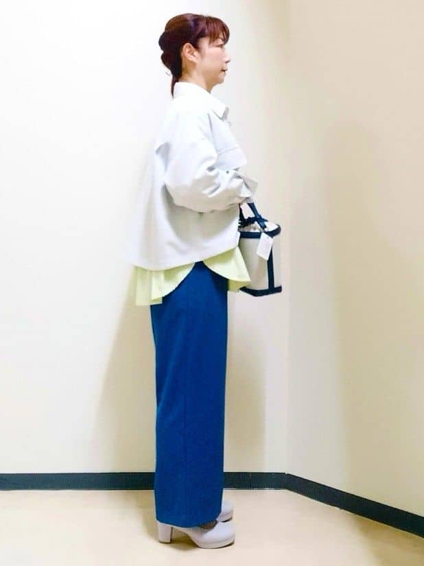 花さんの「Reflect｜ドライタッチストレートワイドパンツ」を使ったコーディネート
