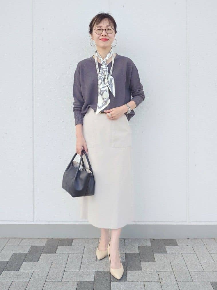 MUTSUKOさんの「UNTITLED｜【7色展開/洗える/程よい透け感】ドライタッチVネックニット」を使ったコーディネート
