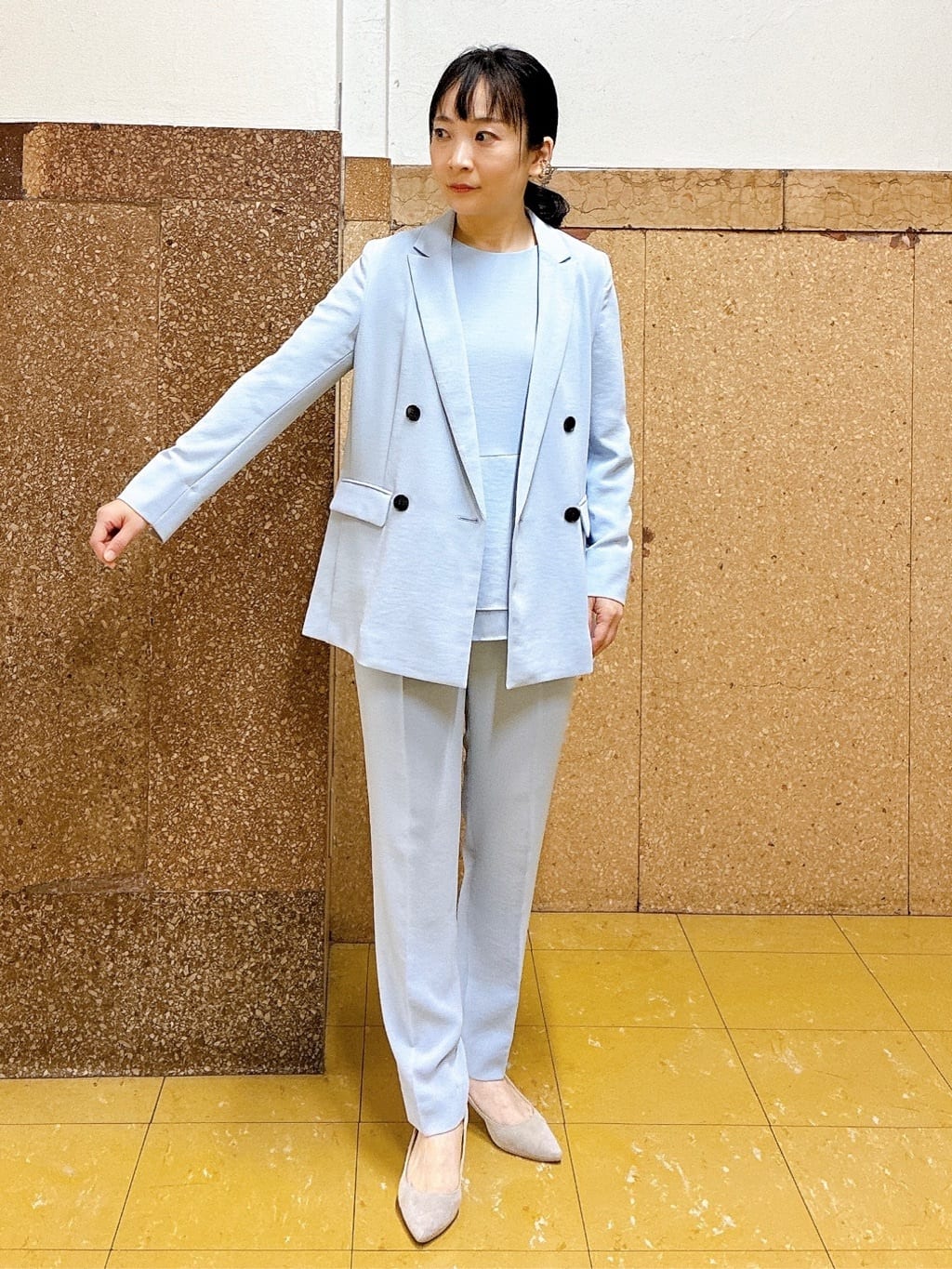 hattoriさんの「INDIVI｜【洗える／UVケア／SETUP可】着る日傘ペプラムブラウス」を使ったコーディネート