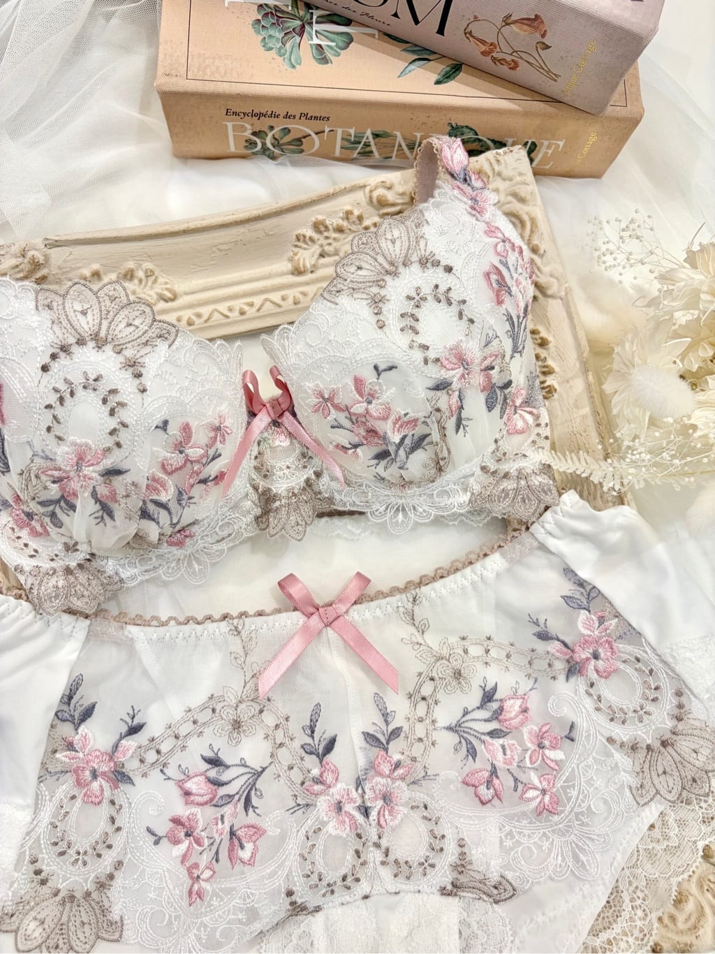 Rieさんの「Risa Magli｜リーゼル ブラジャー (B-C) ＜Side Shape（サイドシェイプ）＞」を使ったコーディネート