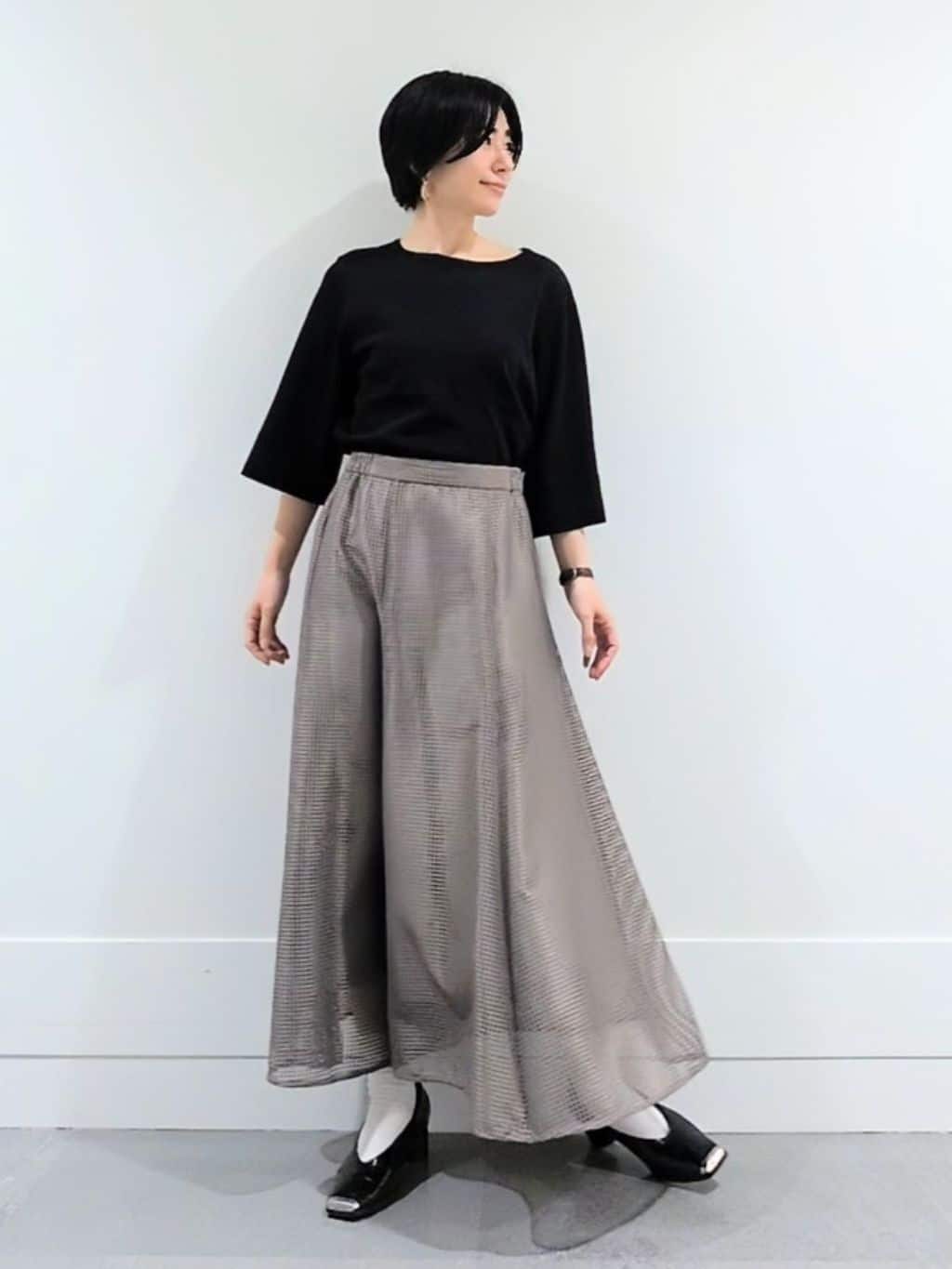 ミズタさんの「UNTITLED｜【洗える/清涼感】袖スリットニットプルオーバー」を使ったコーディネート
