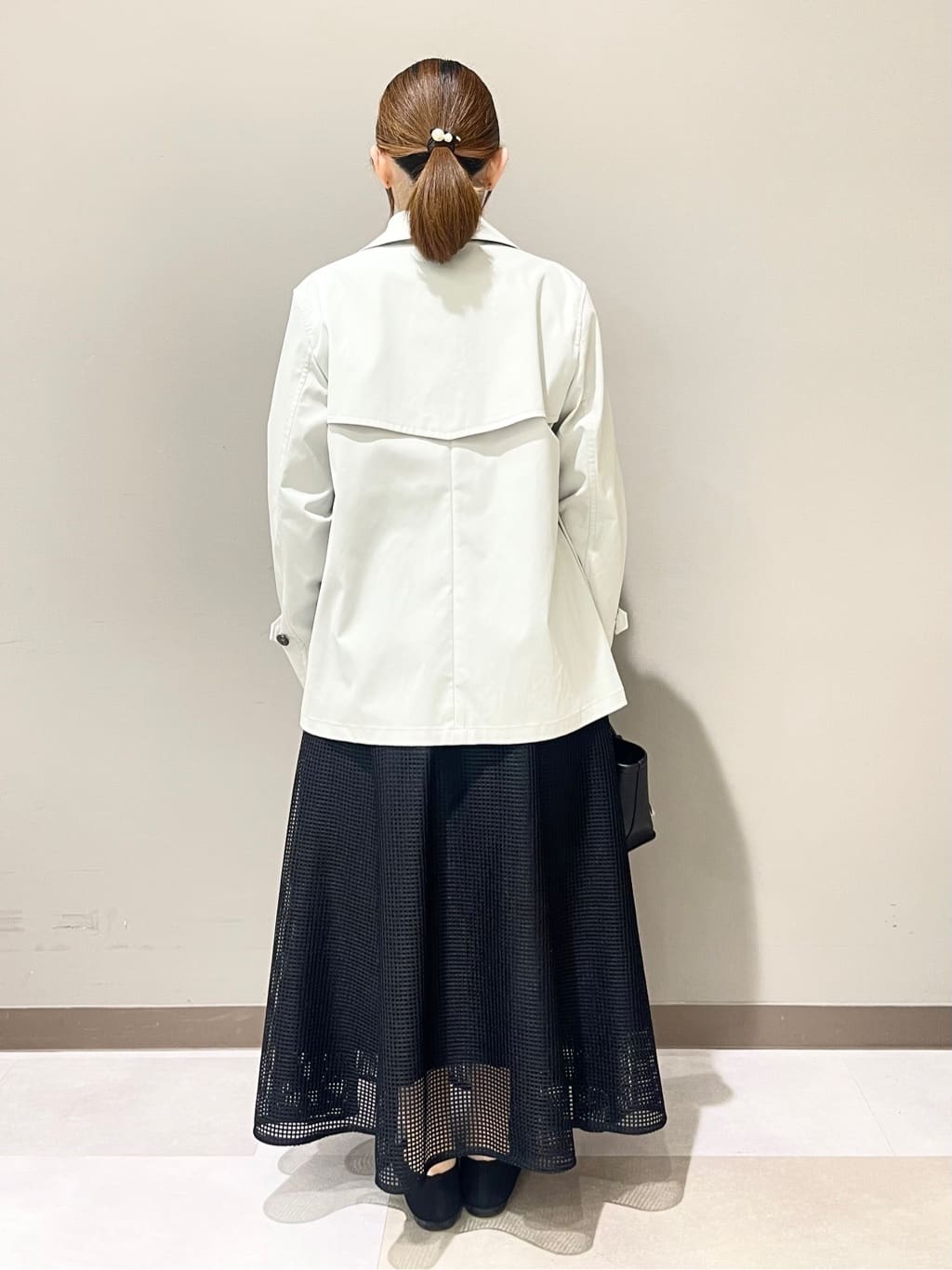 Tomoさんの「UNTITLED｜【定番人気/はっ水/洗える】タスランショートトレンチコート」を使ったコーディネート