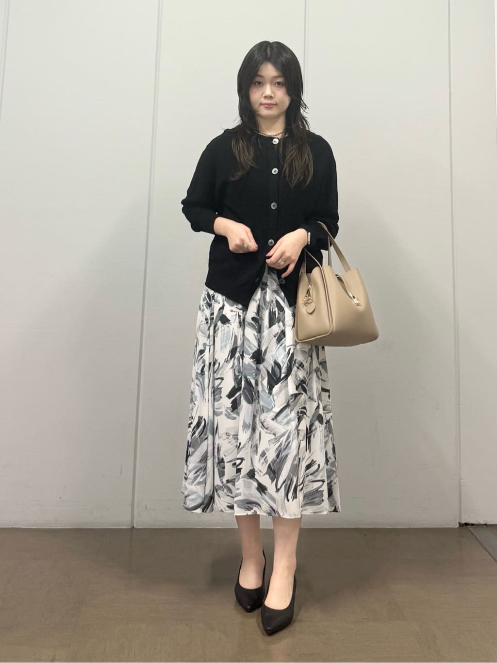 mizukiさんの「INDIVI｜【前後2WAY／洗える】凹凸編地カーディガンニット」を使ったコーディネート