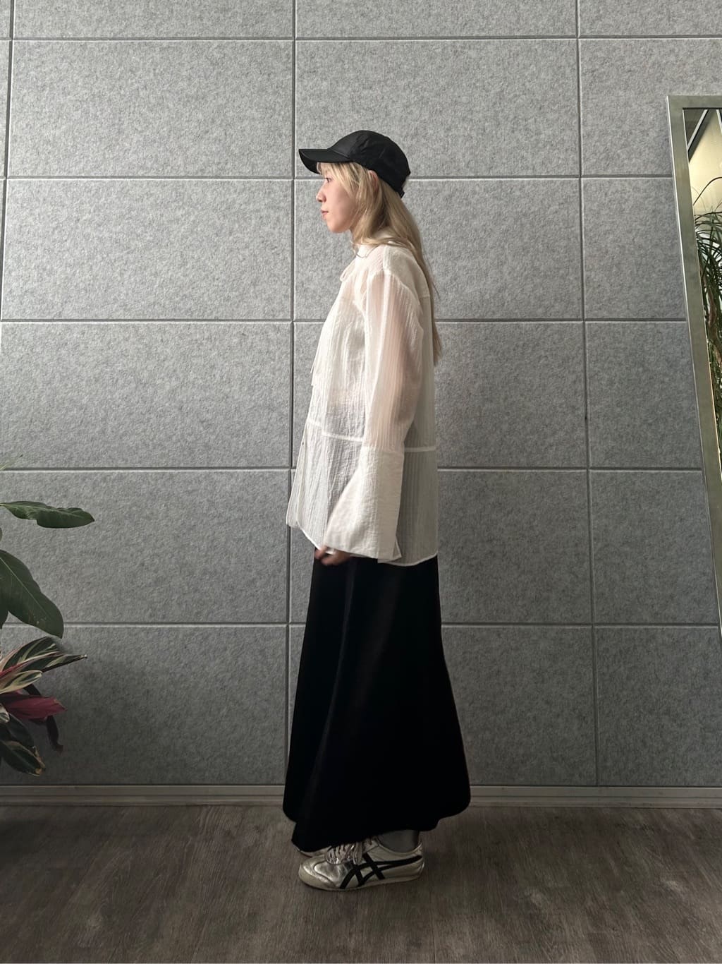 honoka Aさんの「CODE A｜point neck ribbon shirts」を使ったコーディネート