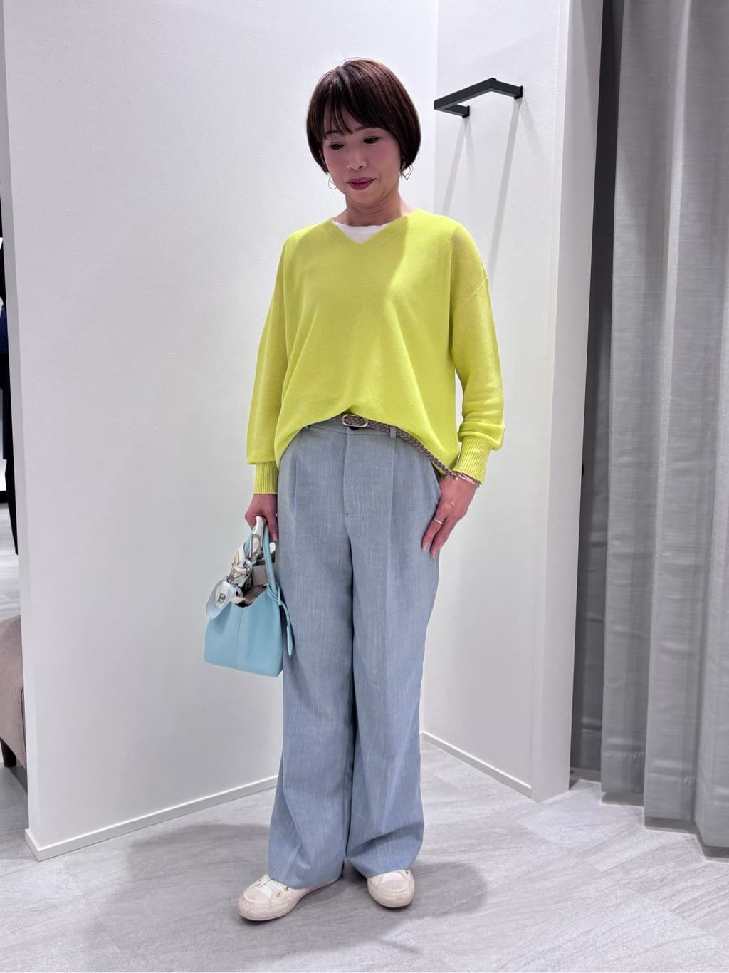 Satoさんの「UNTITLED｜【7色展開/洗える/程よい透け感】ドライタッチVネックニット」を使ったコーディネート