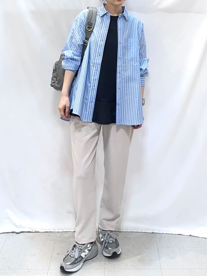 𝐇𝐢𝐫𝐨𝐦𝐢さんの「SHOO･LA･RUE｜【選べる色・柄/S-LL】通年使える レギュラーカラーシャツ」を使ったコーディネート