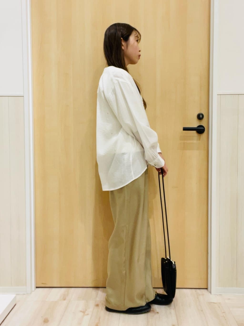 minamiさんの「SHOO･LA･RUE｜【S-LL/体型カバー/Aライン】身体のラインを拾いにくい シアーシャツカーディガン」を使ったコーディネート