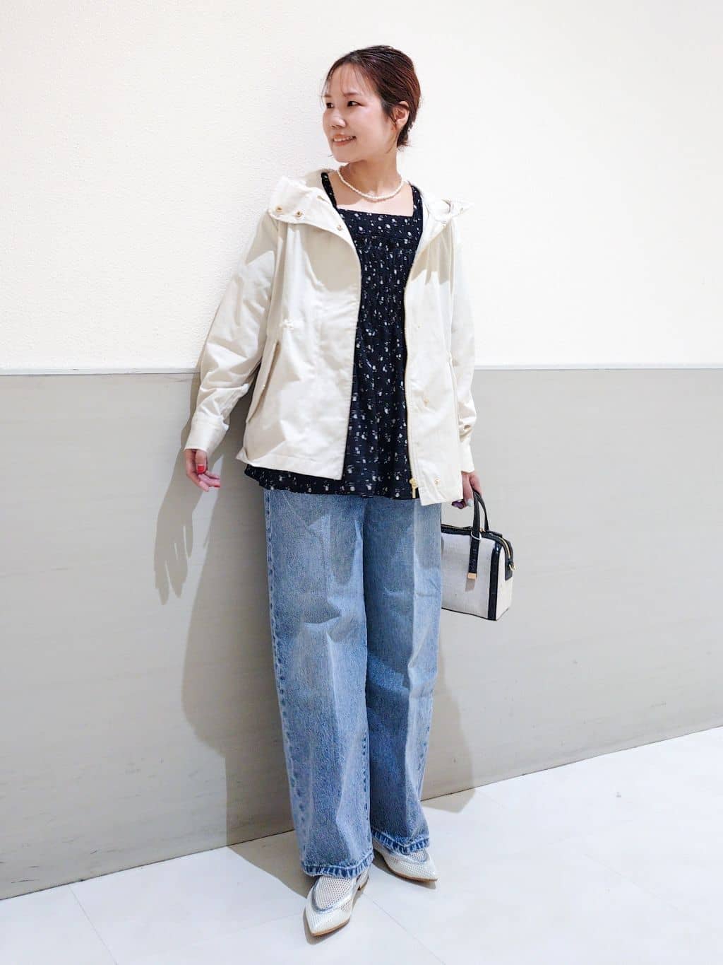 maruさんの「THE SHOP TK｜【ウエスト調節可能ですっきり見え】フーデットブルゾン/洗える」を使ったコーディネート