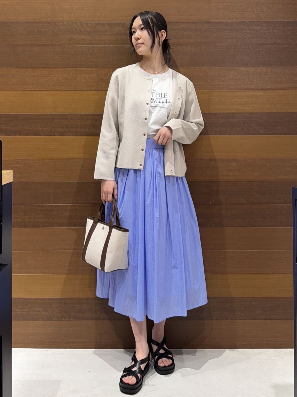 さやさんの「OPAQUE.CLIP｜ロゴプリント＆刺繍Tシャツ【洗濯機OK】」を使ったコーディネート