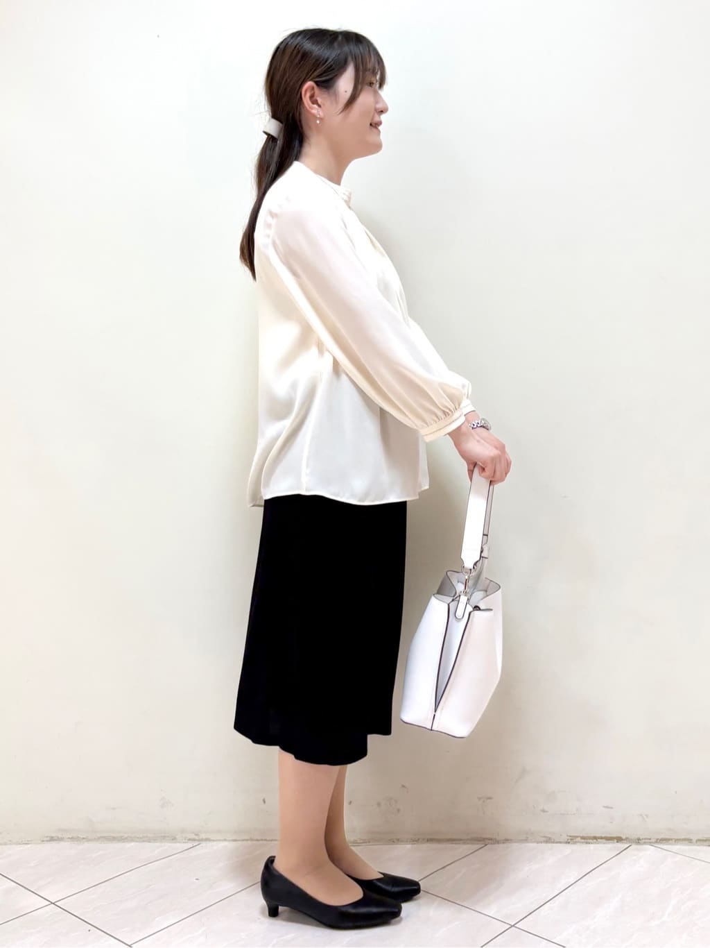 mikiさんの「Reflect｜タックスタンドカラーブラウス」を使ったコーディネート