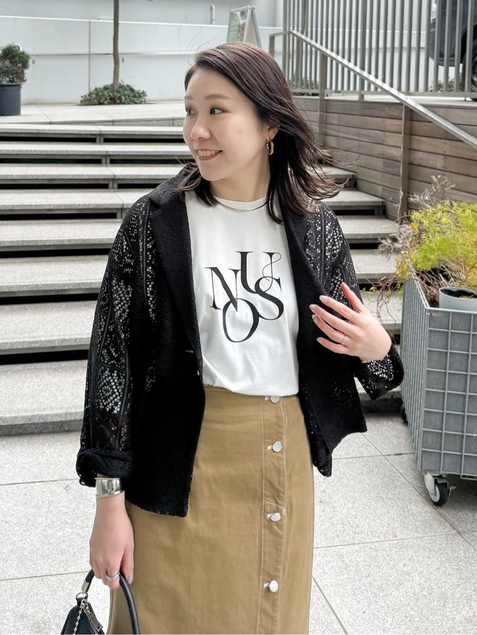 yuka.aさんの「OPAQUE.CLIP｜リラクシーロゴプリントTシャツ【洗濯機OK】」を使ったコーディネート