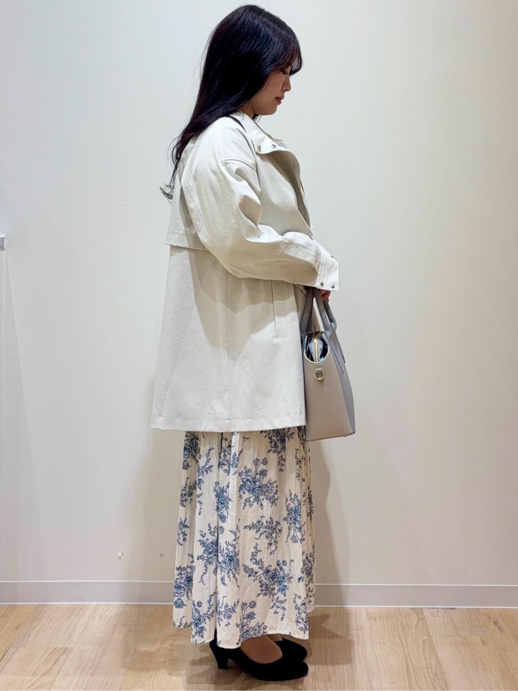 minamiさんの「grove｜【撥水／シルエット2WAY】羽織るだけでサマになる、スタンドネックテントラインコート」を使ったコーディネート