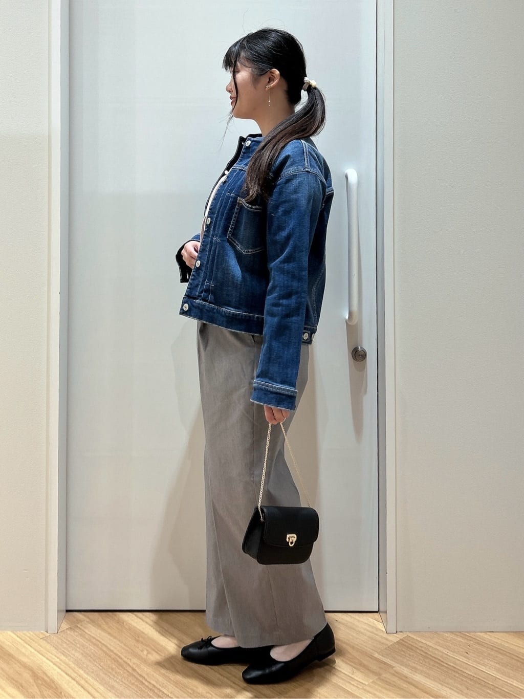 みいさんの「grove｜【ひんやり/洗濯機OK】きれい見えと快適さを両立する　春夏対応ワイドパンツ」を使ったコーディネート