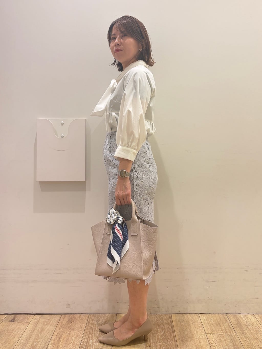 YUKOさんの「index｜ペプラムブラウス／ボウタイ取り外し可【洗濯機OK／イージーアイロン／防シワ】《XS～LL／8col》」を使ったコーディネート