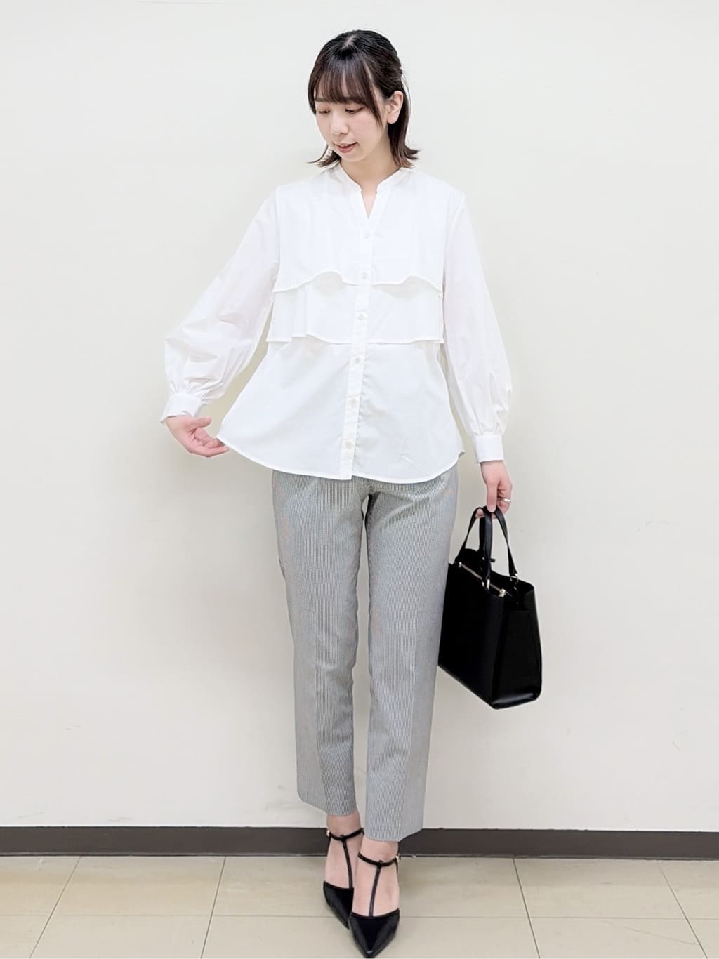 yurinaさんの「index｜フリルキーネックシャツ【洗濯機OK／イージーアイロン／防シワ】《XS～LL／7col》」を使ったコーディネート