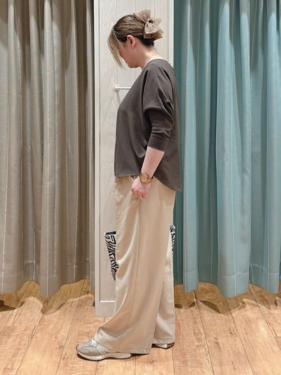 HANAさんの「SHOO･LA･RUE｜【着丈選べる/S-LL】センタープレスできちんと見え イージーワイドパンツ」を使ったコーディネート