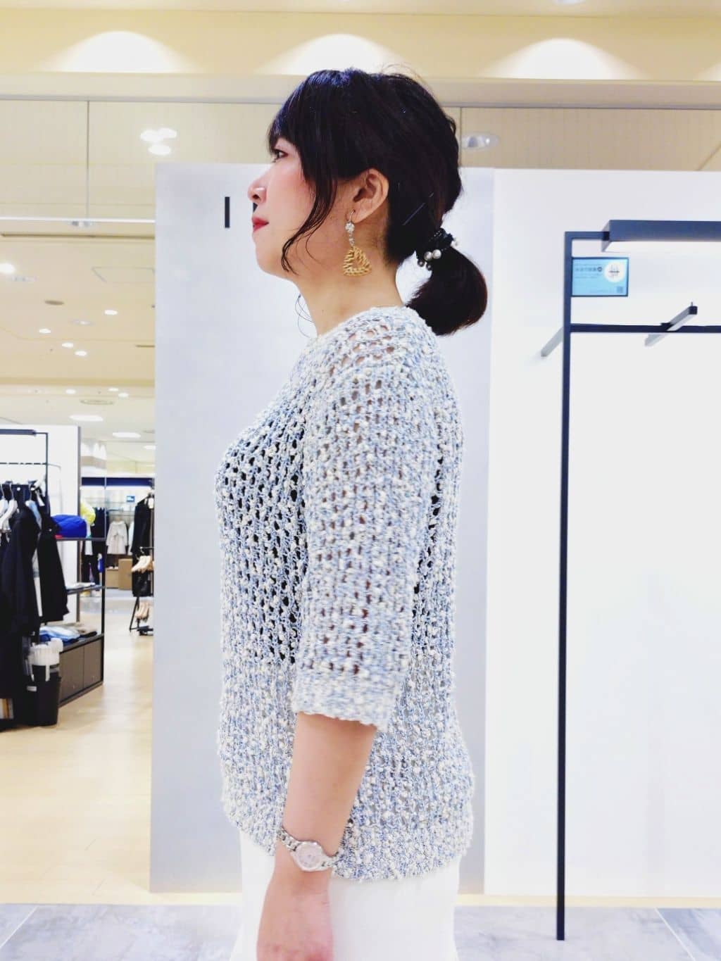 TOMOMIさんの「INDIVI｜【撥水/軽量】ミドル丈 ミニマルトレンチコート」を使ったコーディネート