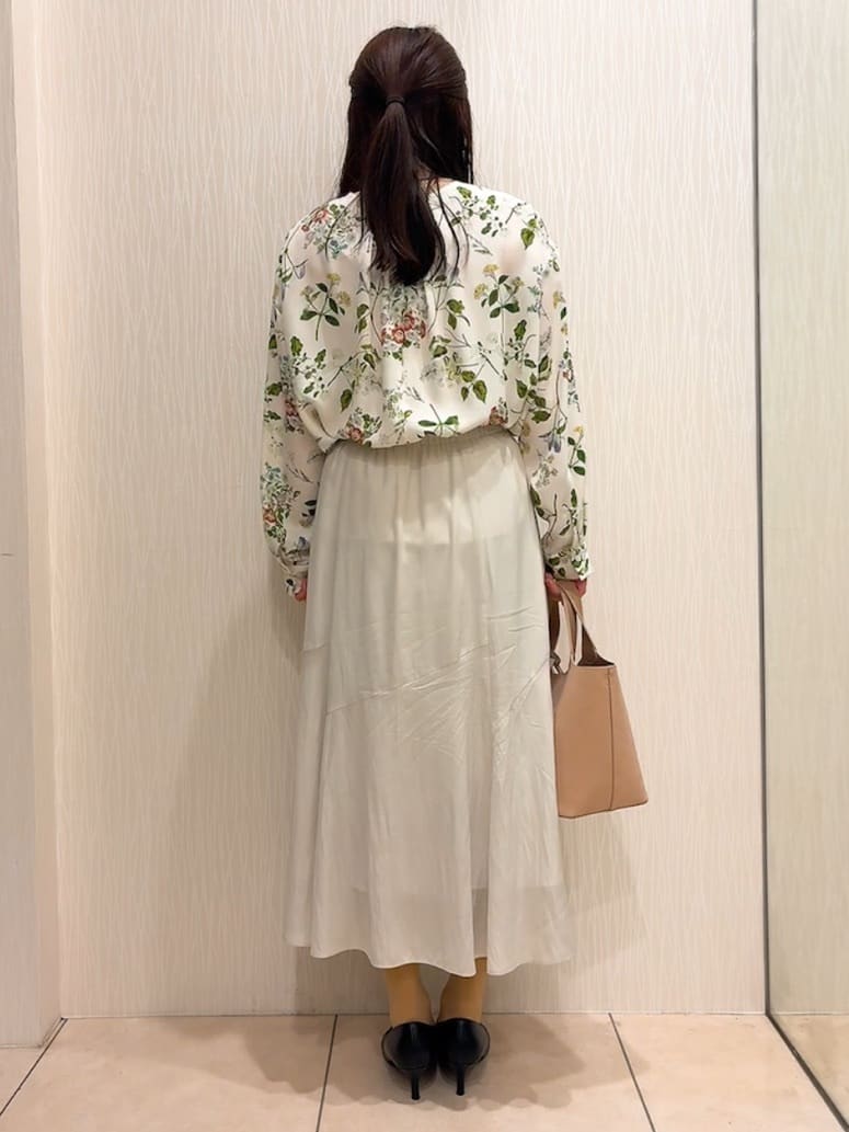 SAHOさんの「UNTITLED｜【花柄/洗える】ボタニカルブラウス」を使ったコーディネート