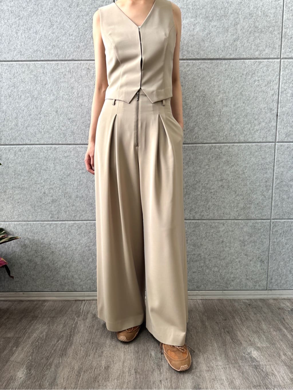 uchi__yamaさんの「CODE A｜front hook short vest」を使ったコーディネート