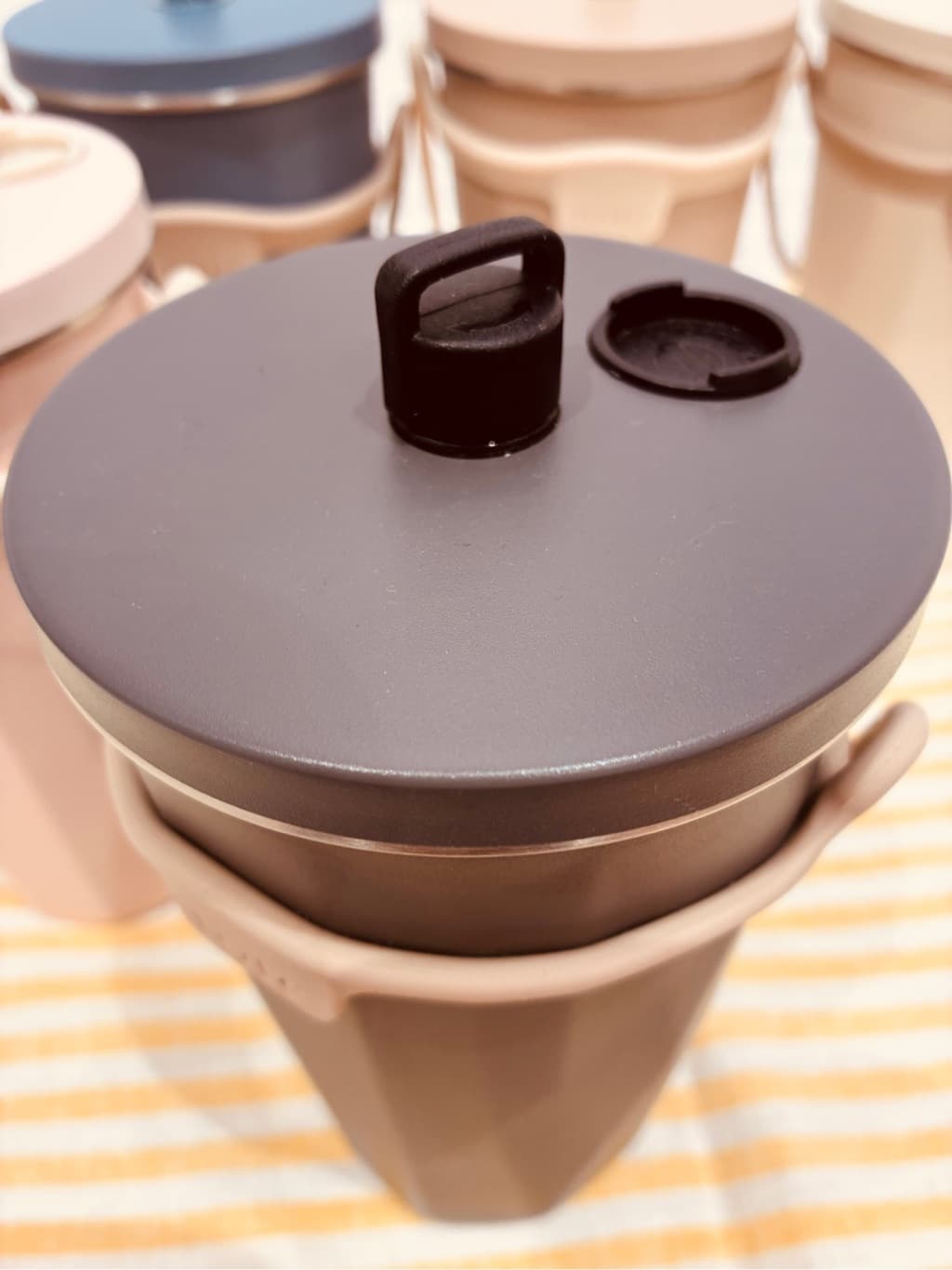 もかさんの「212 KITCHEN STORE｜トート ストロー付2wayタンブラー470ml PK」を使ったコーディネート