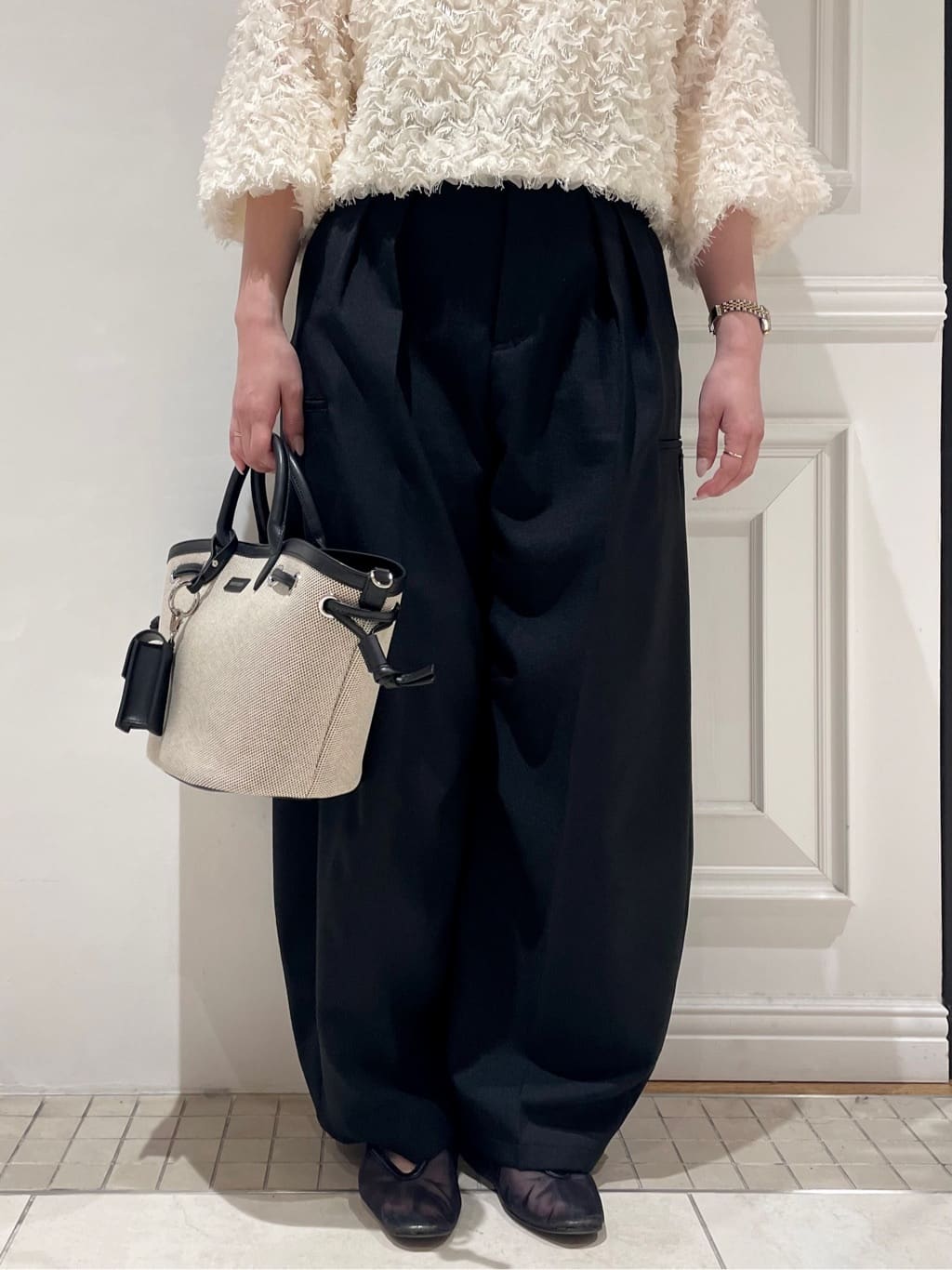 minowaさんの「DRESSTERIOR｜provoke（プロヴォーク）【別注】 フワラーモチーフブラウス」を使ったコーディネート
