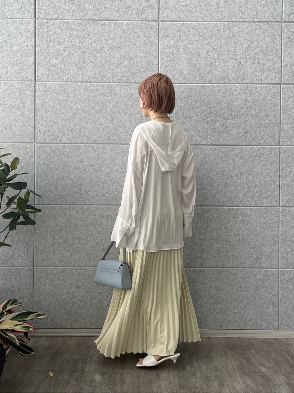 mikuさんの「INDIVI｜【一部店舗限定】シアーフードオーバーシャツ」を使ったコーディネート