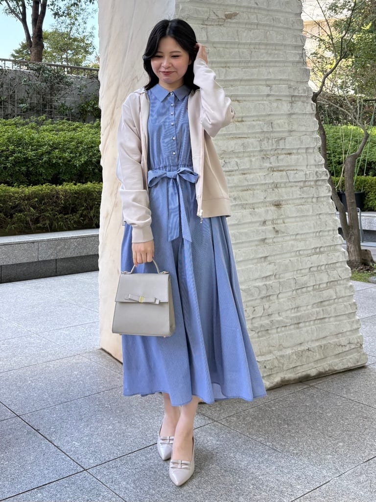 AOIさんの「Couture brooch｜【洗える】ロゴエンブロ シャツワンピース」を使ったコーディネート