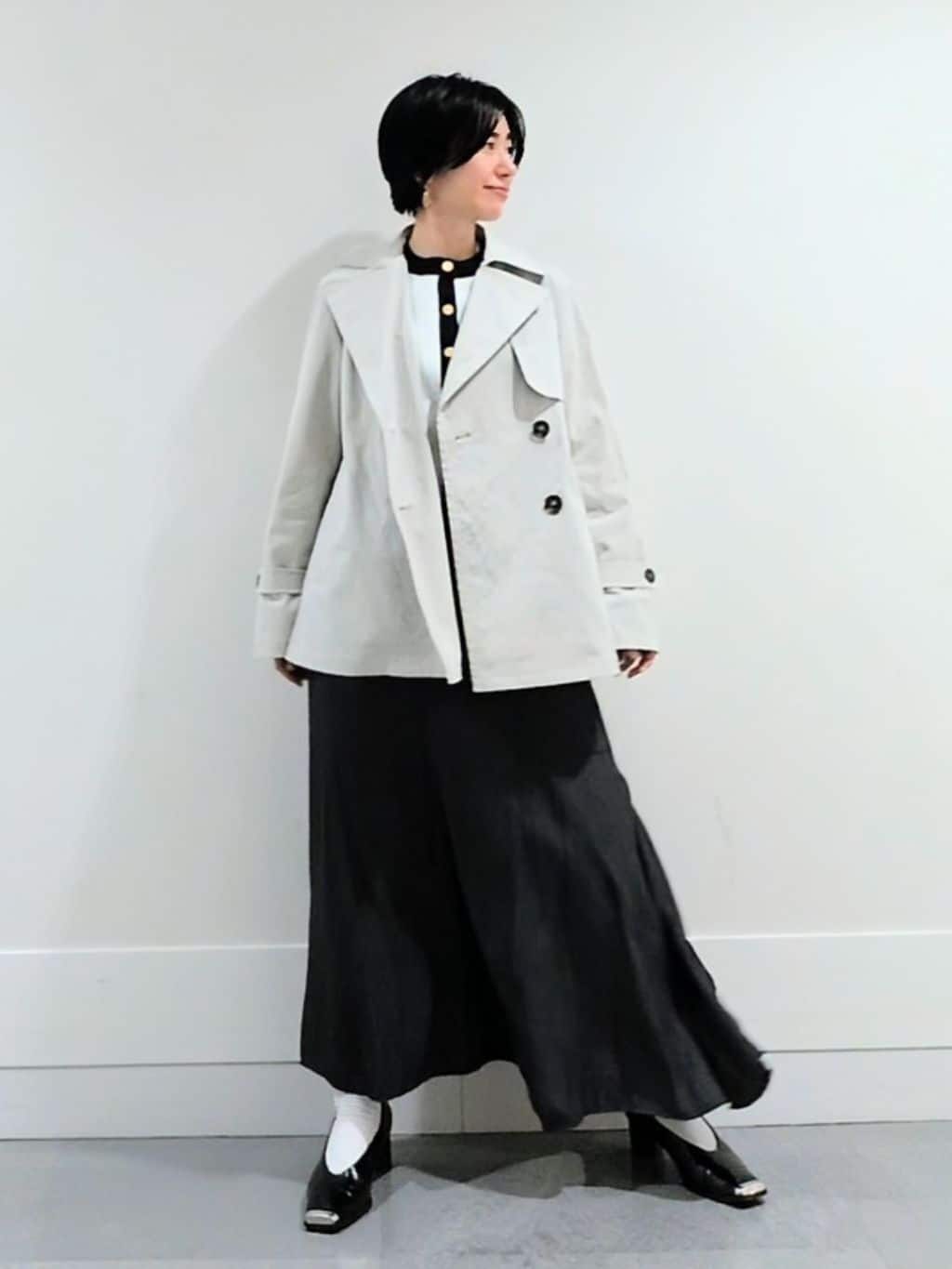 ミズタさんの「UNTITLED｜【定番人気/はっ水/洗える】タスランショートトレンチコート」を使ったコーディネート