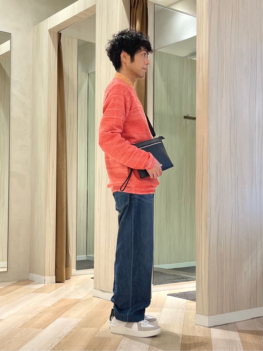URAさんの「TAKEO KIKUCHI｜【洗える】カラースプリングニット」を使ったコーディネート