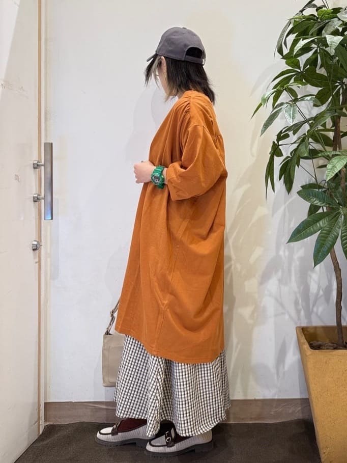 misakiさんの「SHOO･LA･RUE｜【洗濯機可/S-LL】1枚でも羽織でも キーネックシャツワンピース」を使ったコーディネート