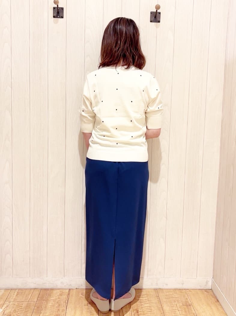 あいこさんの「SHOO･LA･RUE｜【S-LL/二の腕カバー】品よく隠せる ドット刺繍5分袖ニット」を使ったコーディネート